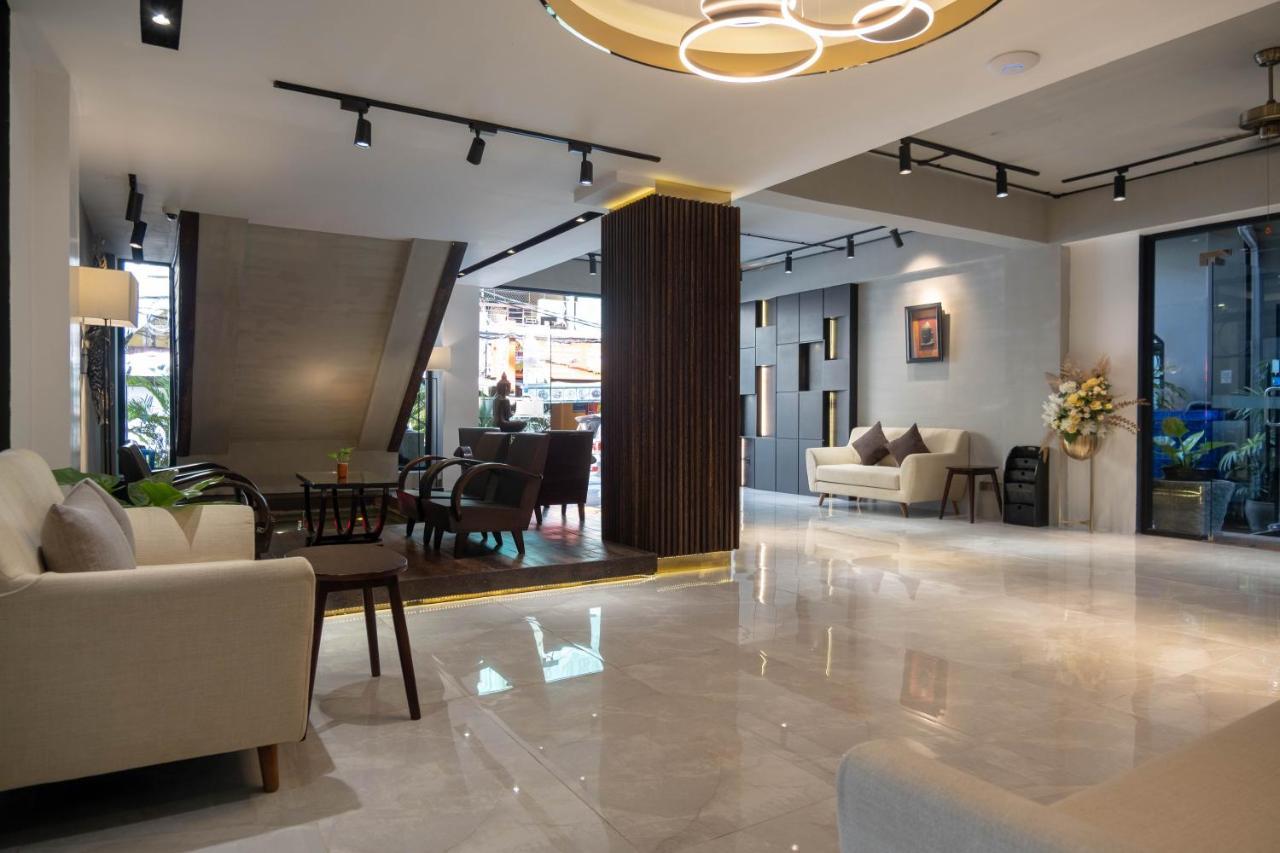 คิง แกรนด์ บูทิค โฮเต็ล Hotel พนมเปญ ภายนอก รูปภาพ