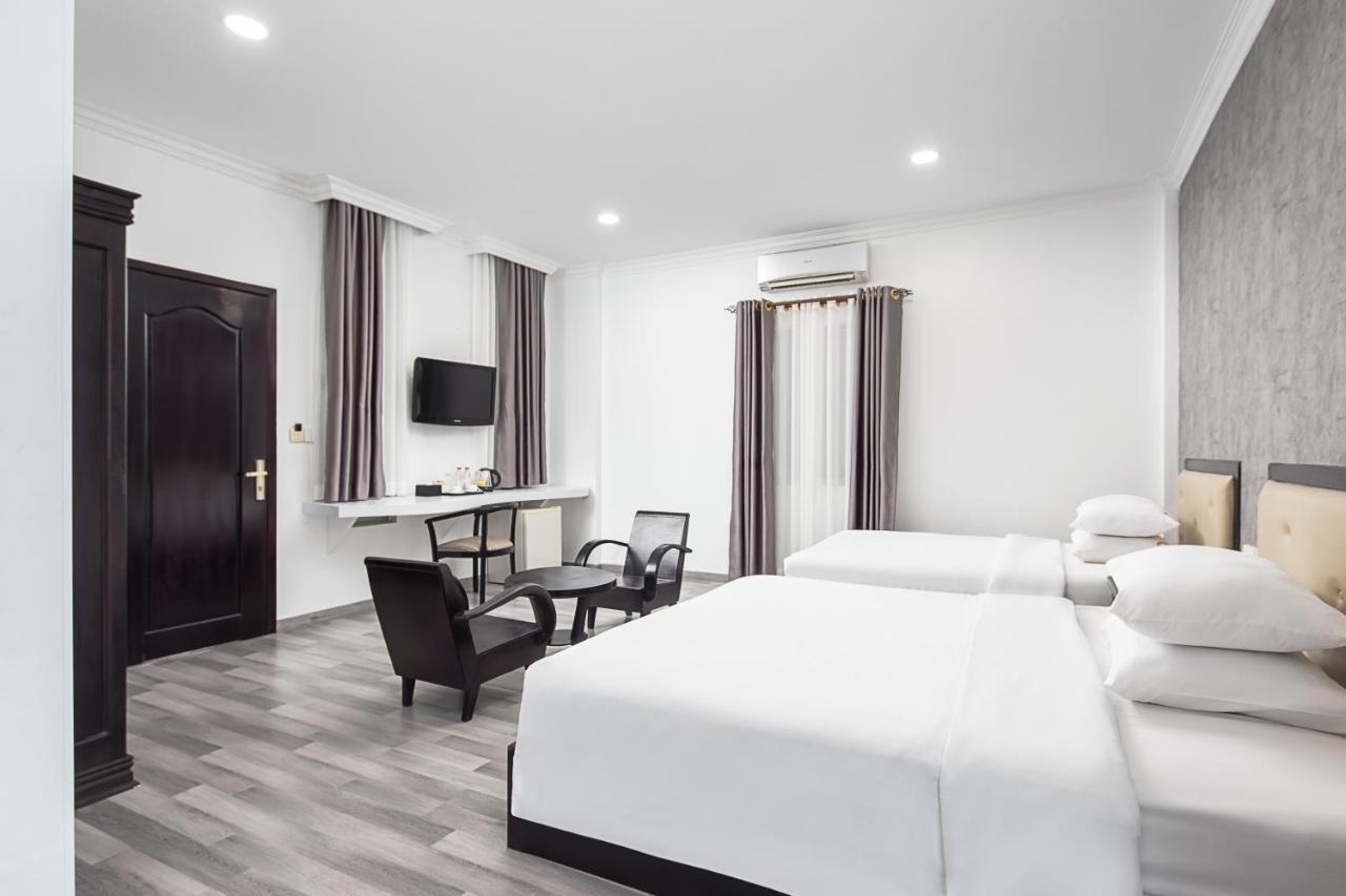 คิง แกรนด์ บูทิค โฮเต็ล Hotel พนมเปญ ภายนอก รูปภาพ